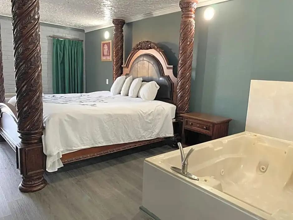 Double Suite full double bed