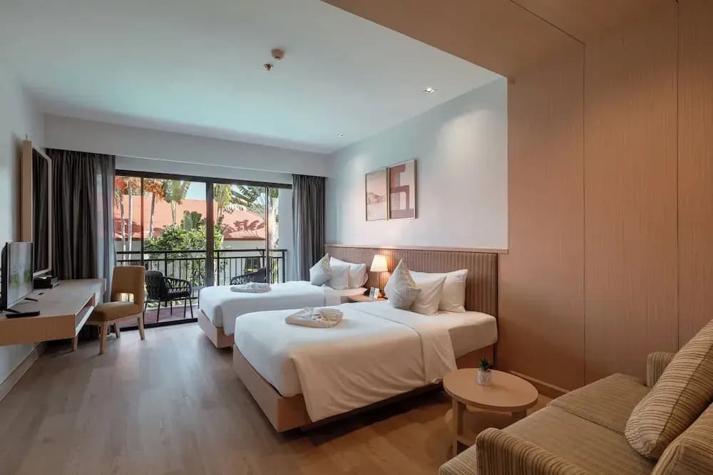 Deluxe Double room with pool view twin beds