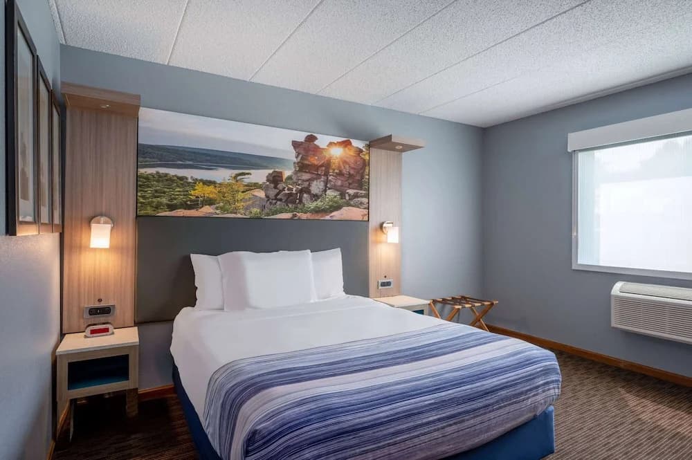 1 Bedroom Double Suite full double bed