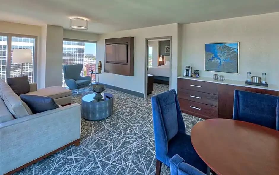 1 Bedroom Double Suite full double bed
