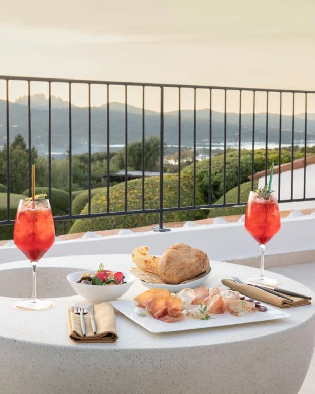 Deluxe Double room with balcony and with sea view full double bed