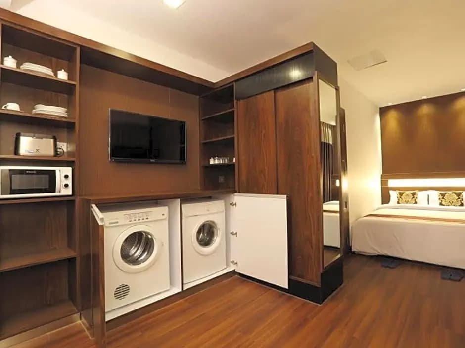 Deluxe Studio