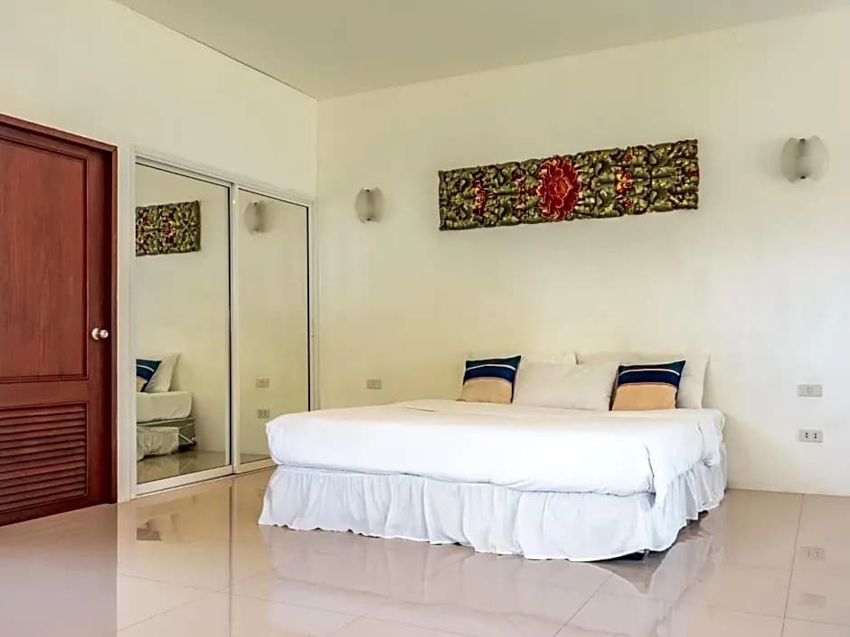 Apartment with garden view