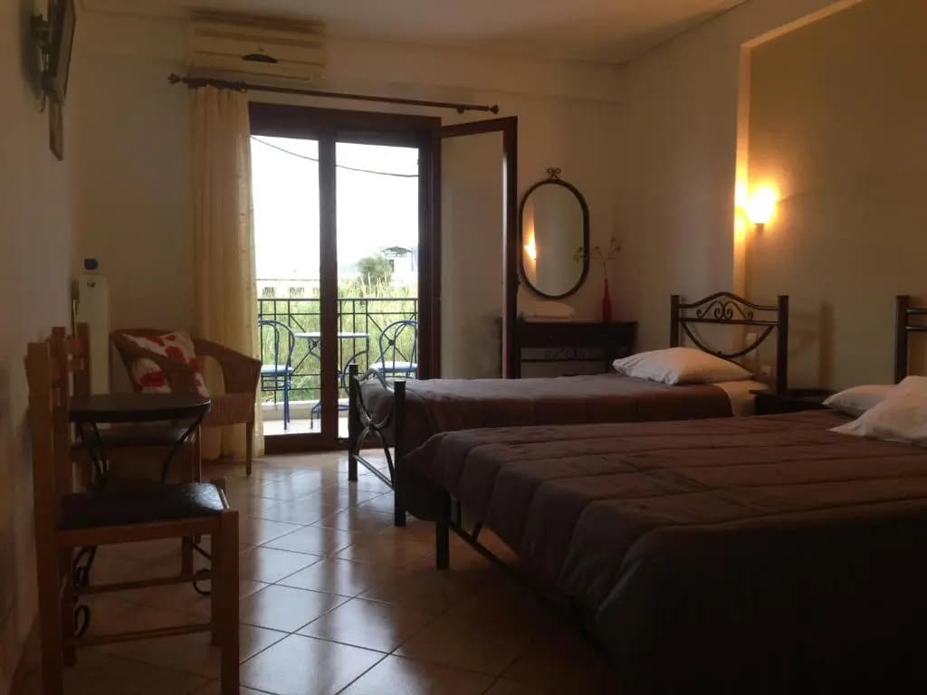 Standard Triple room with sea view