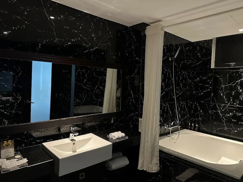 2 Bedrooms Executive Apartment with city view