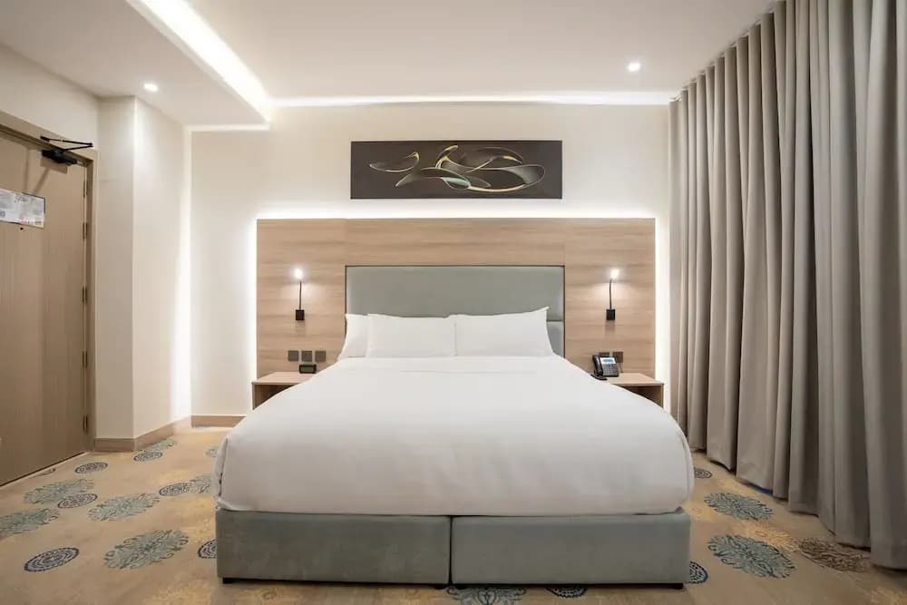 Deluxe Double room with city view full double bed