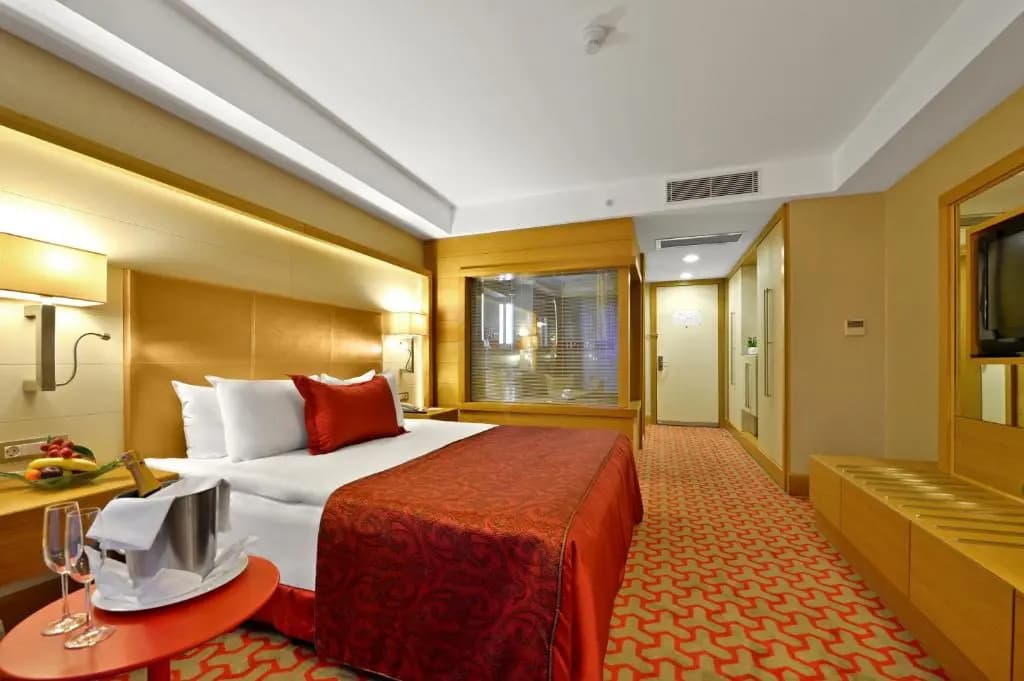 Superior Double room with city view full double bed