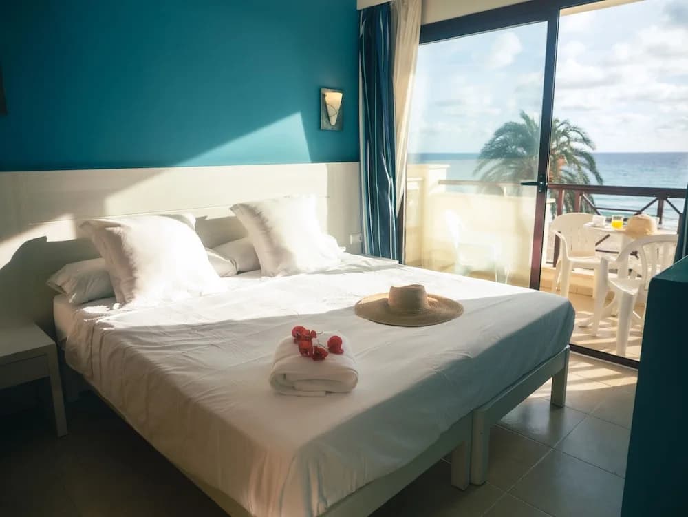 Studio with balcony and with sea view