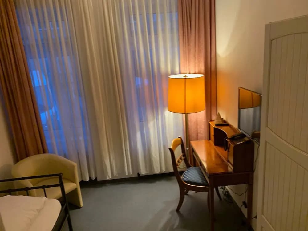 Economy room