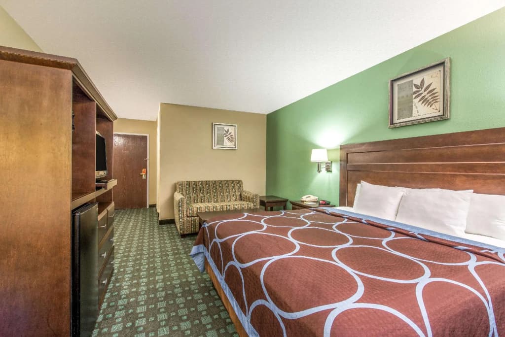 Double Suite full double bed