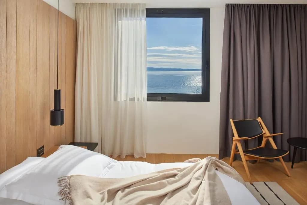 Superior Double room with sea view full double bed