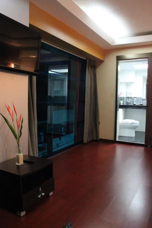 Deluxe Double room with city view full double bed