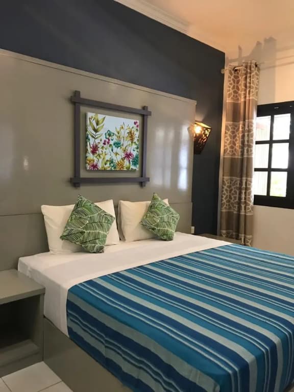 Deluxe room with pool view