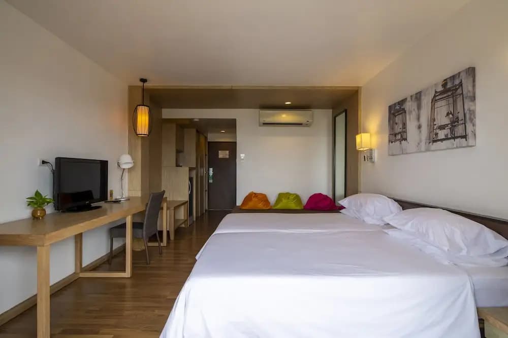 Deluxe Sea View Double room with balcony twin beds