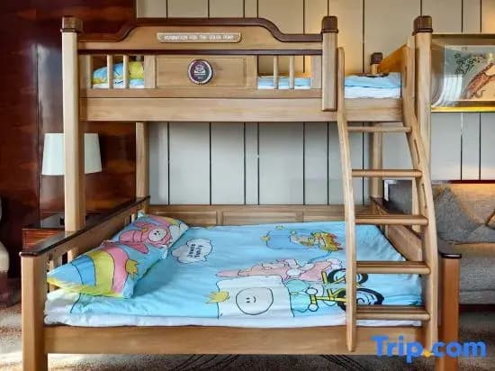 Superior Double Family Suite with river view bunk bed