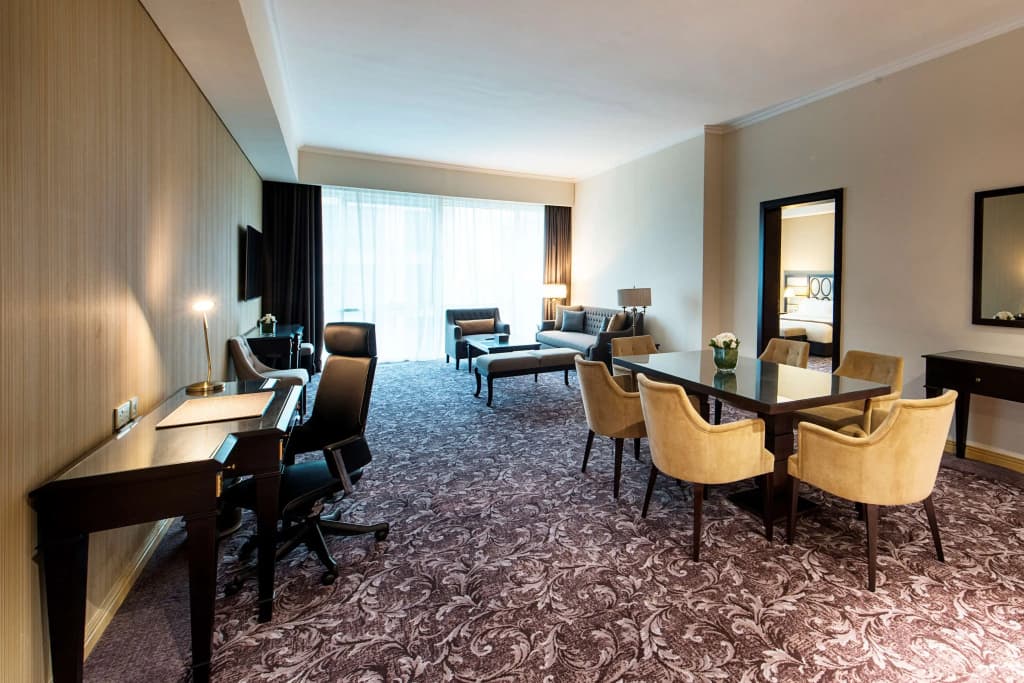 Presidential Double Suite full double bed