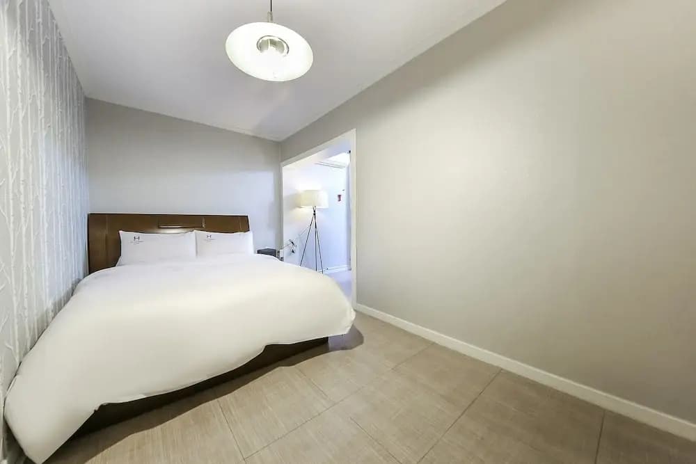Standard room with city view