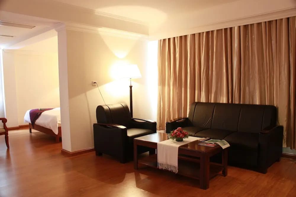 Double Suite full double bed