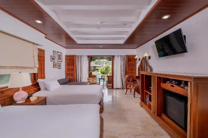 Family Connecting Lagoon room