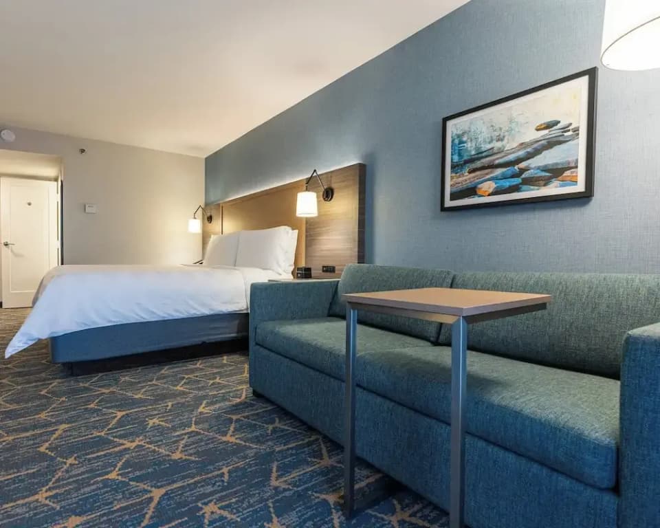 Standard Double room with balcony and with river view full double bed