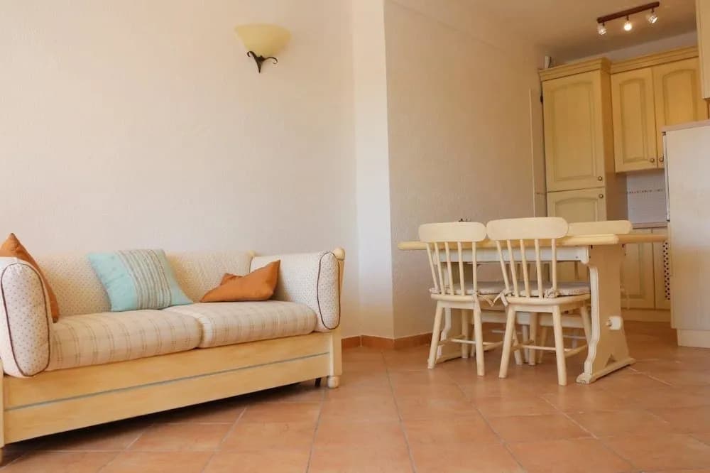 1 Bedroom Apartment with sea view