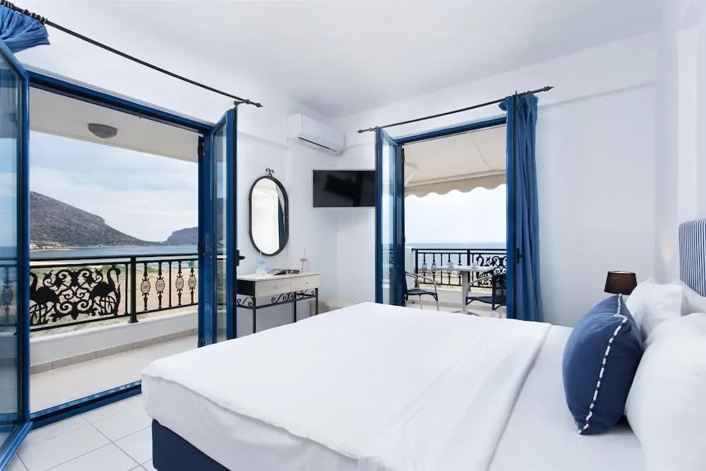 Standard Double room with balcony and with sea view full double bed