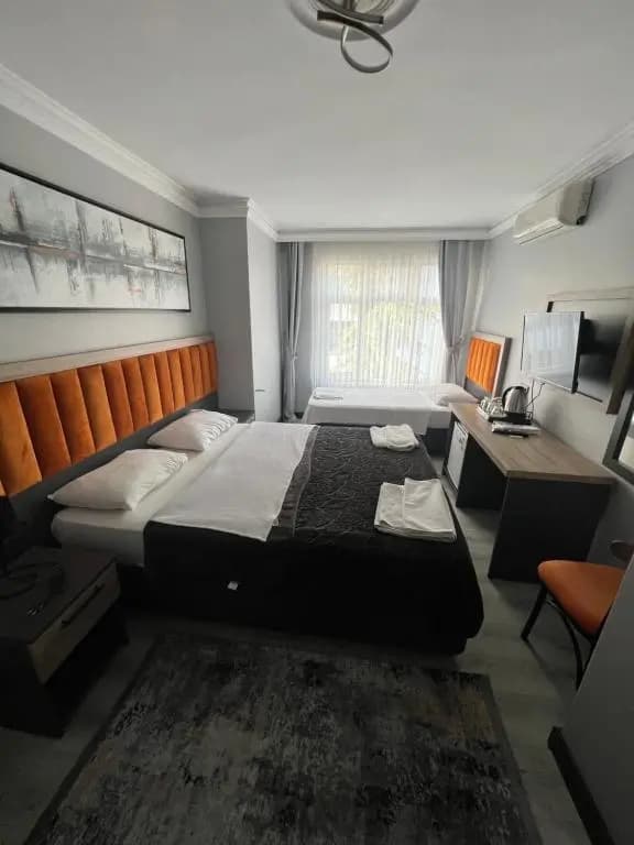 Deluxe Double room with balcony full double bed