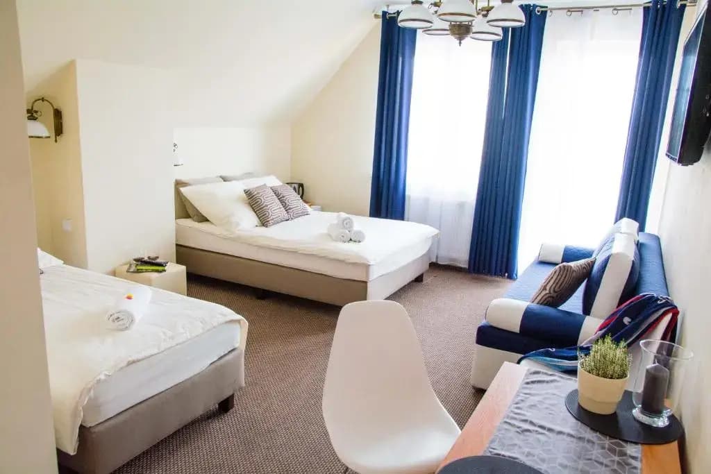 Standard Triple room