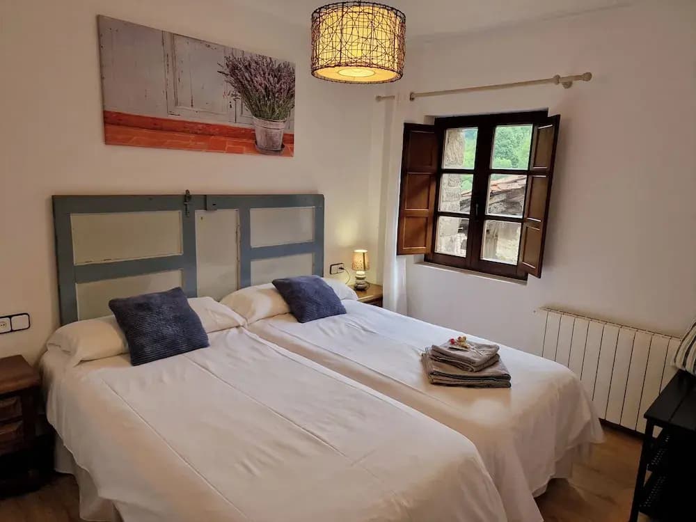 2 Bedrooms Apartment with mountain view