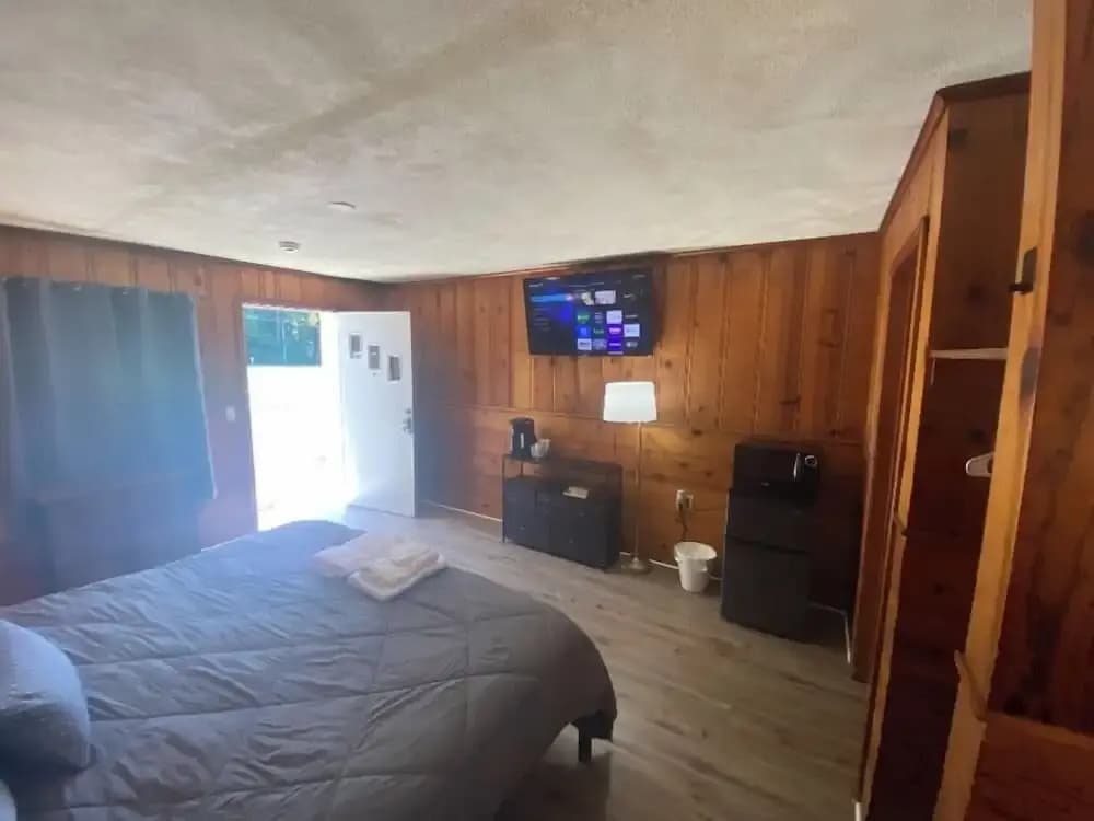 Economy room