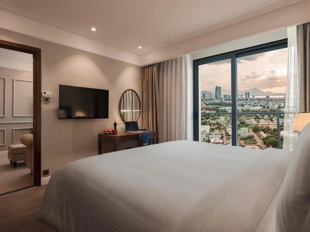 1 Bedroom Suite with balcony and with city view