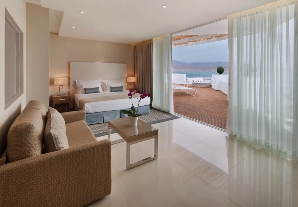 Suite with balcony