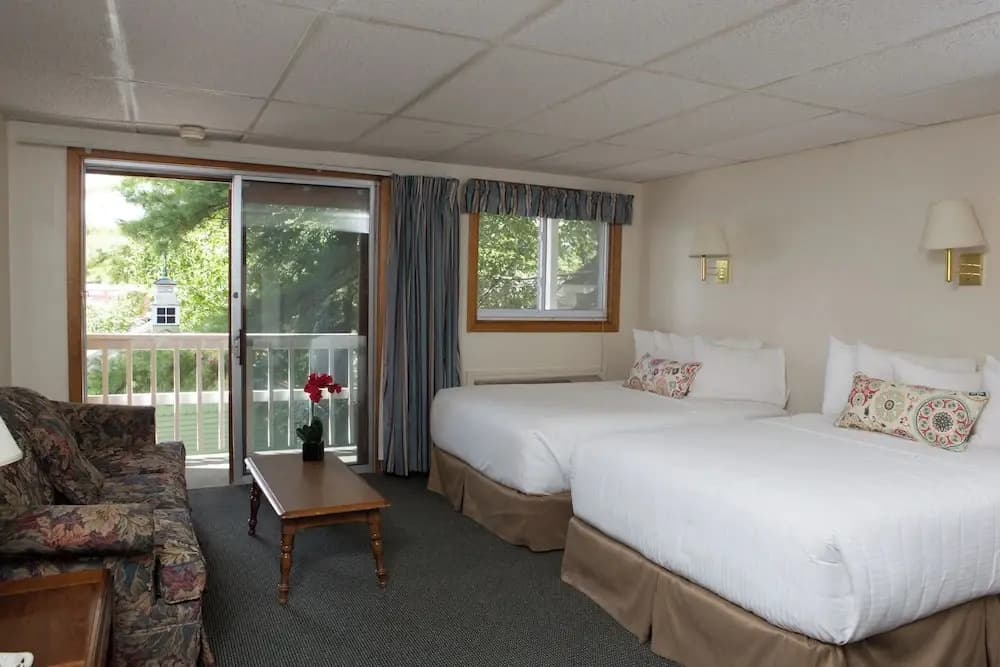 Suite with lake view
