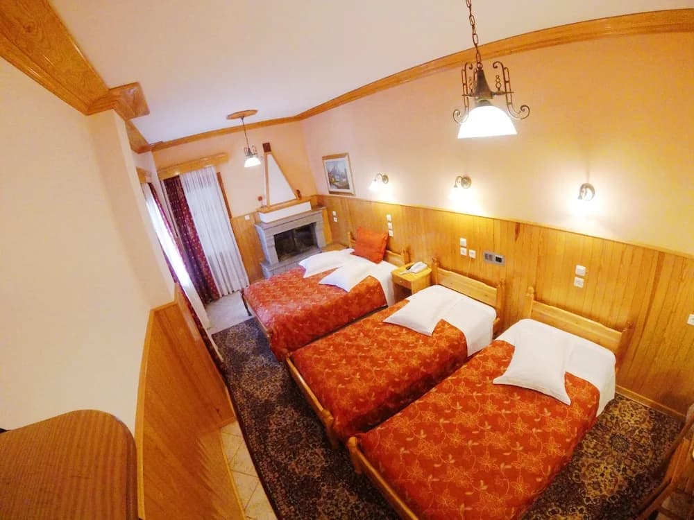 Standard Triple room with mountain view