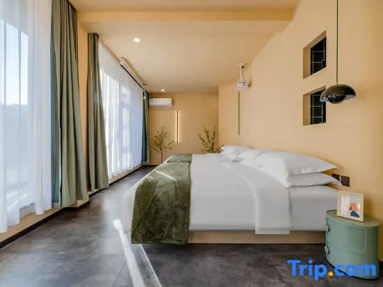 Standard Quadruple room with view