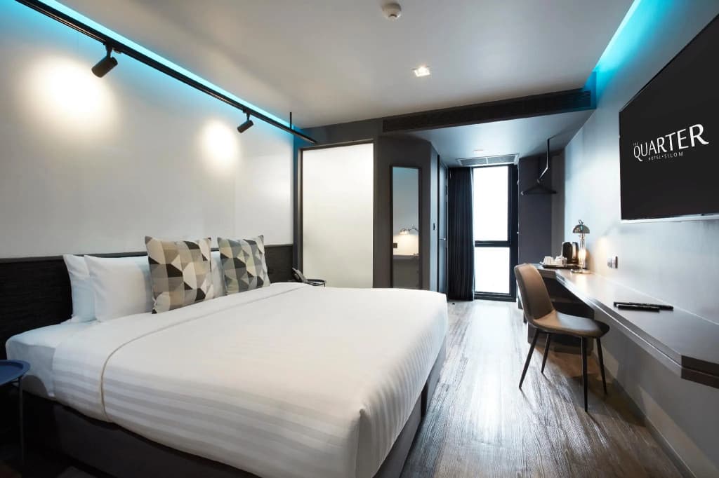 Superior room with pool view