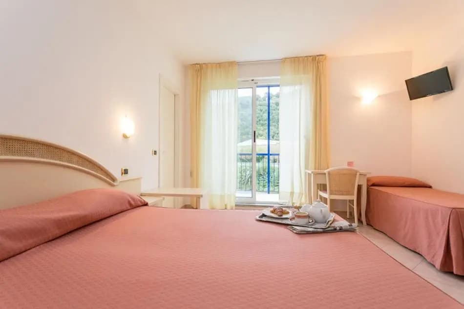 Standard Triple room with balcony