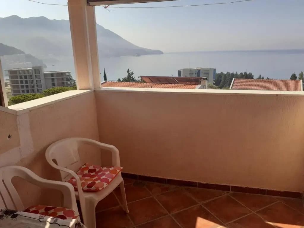 3 Bedrooms Apartment