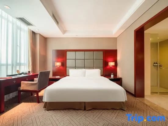 Suite with city view
