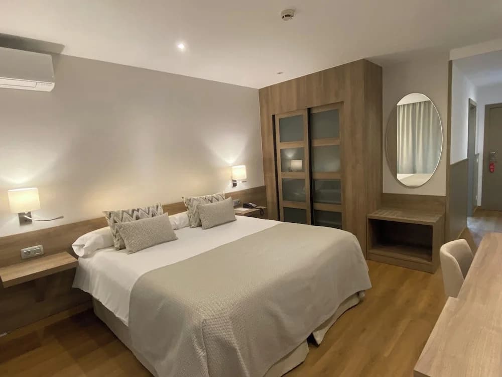 Comfort Double room with balcony and with pool view full double bed