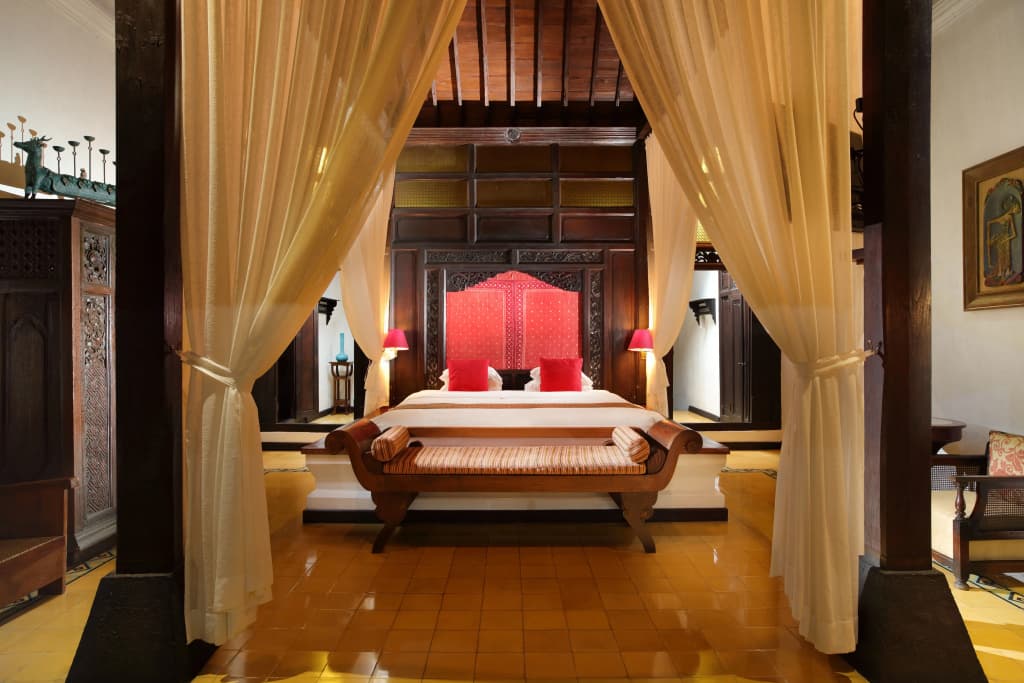 5 Bedrooms Villa