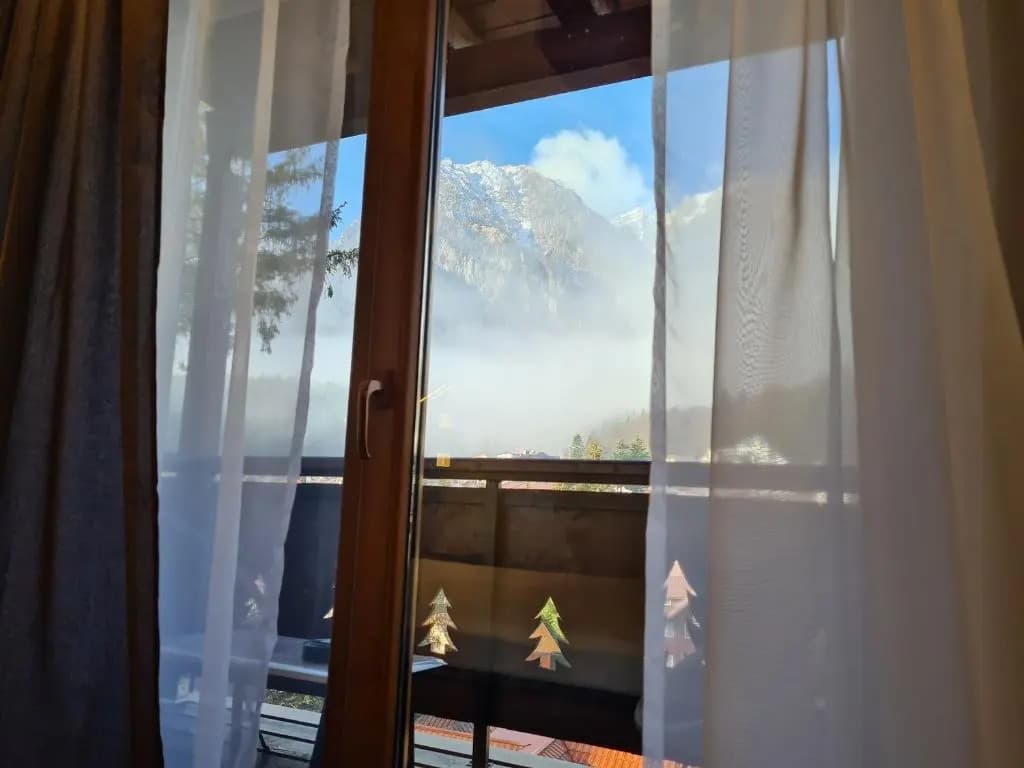 Deluxe Double room with balcony full double bed
