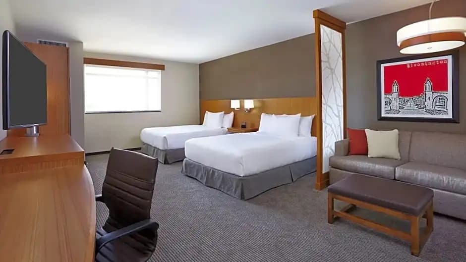 Quadruple room with city view
