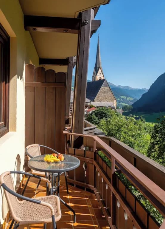 Standard room with balcony and with mountain view