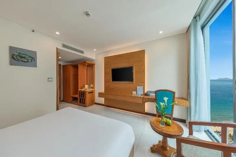 Standard Double room with balcony and with partial ocean view full double bed