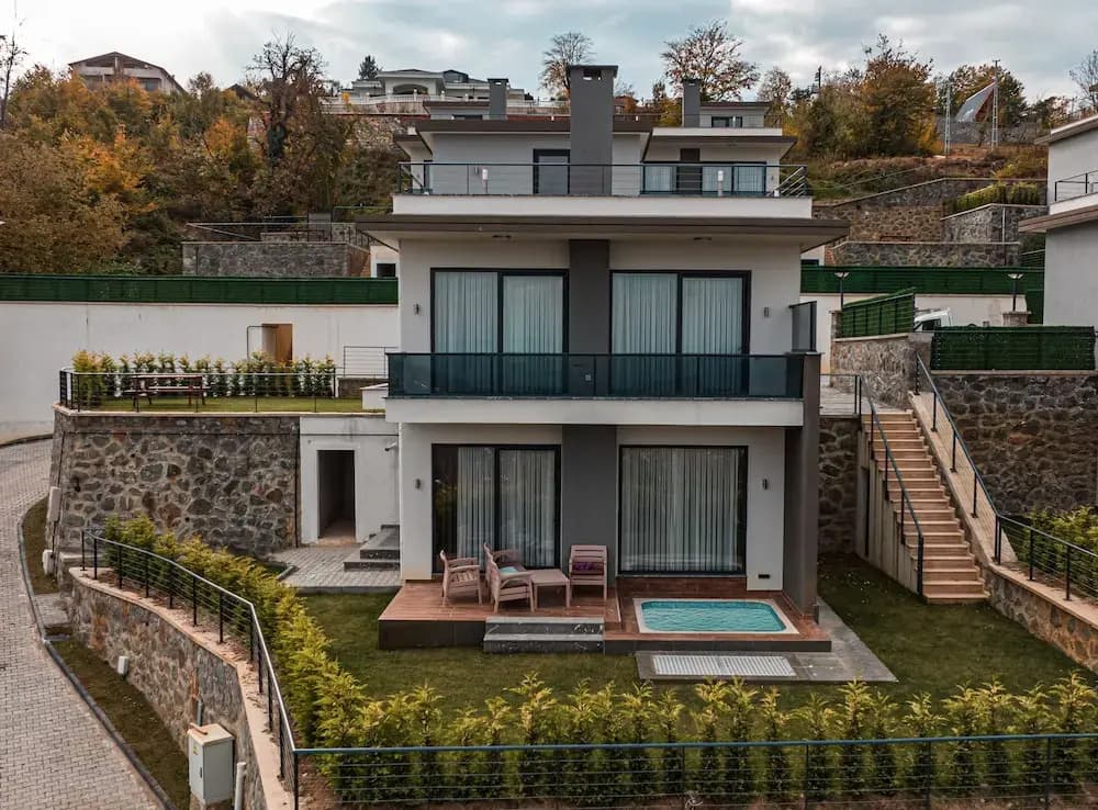 Villa with balcony and with lake view