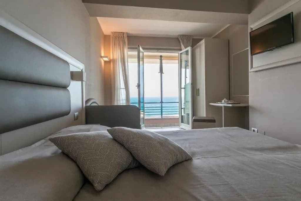 Superior Double room with sea view full double bed