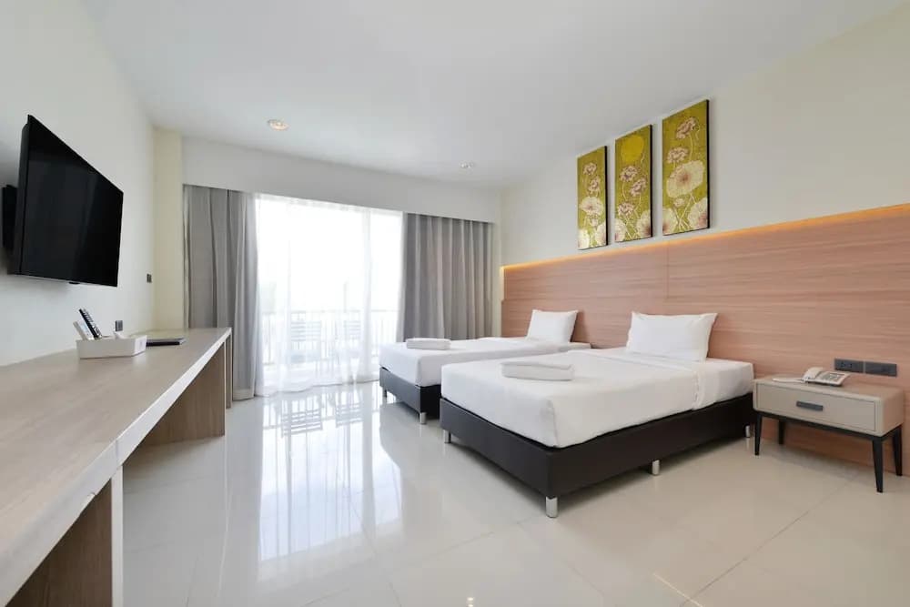 Deluxe room with balcony and with view