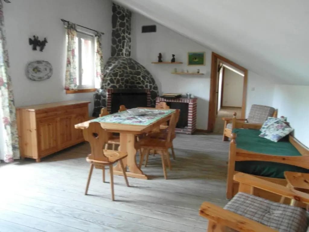4 Bedrooms Apartment