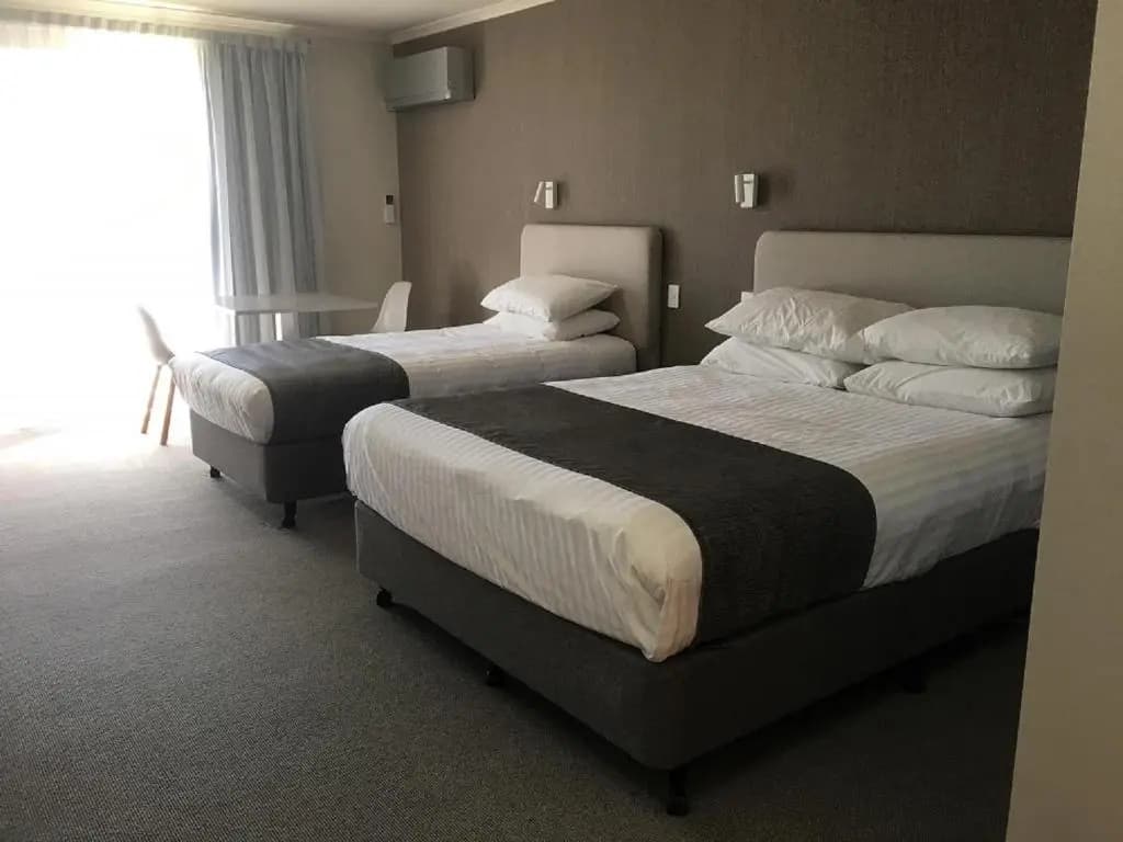 Double Suite full double bed